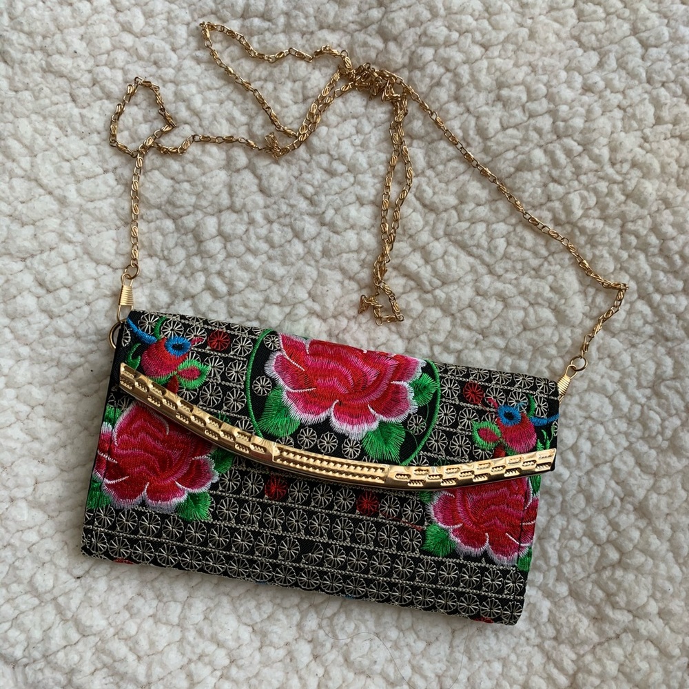 Artesanal Mexican embroidered purse/clutch